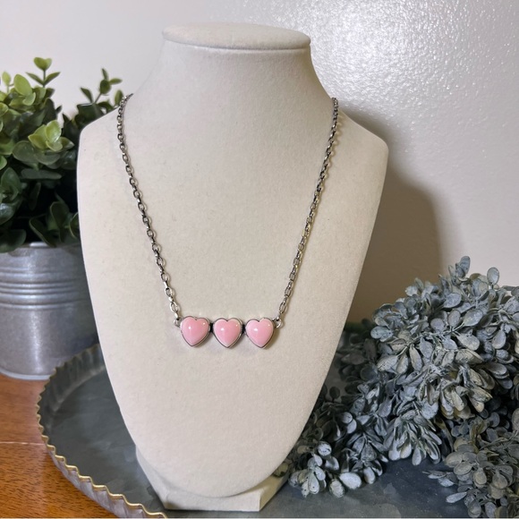925 Sterling Silver & Bar Necklace With Pink Conch Hearts